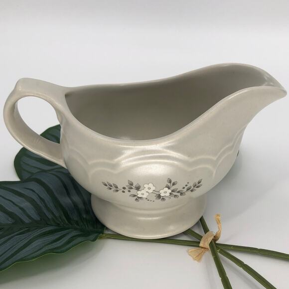 Vintage Pfaltzgraff Gray White No 436 Heirloom Pattern #15200 Gravy Boat Server - Picture 3 of 7